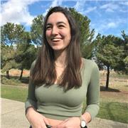 Profesora que imparte clases particulares de inglés y matemáticas a niños de primaria y de ESO